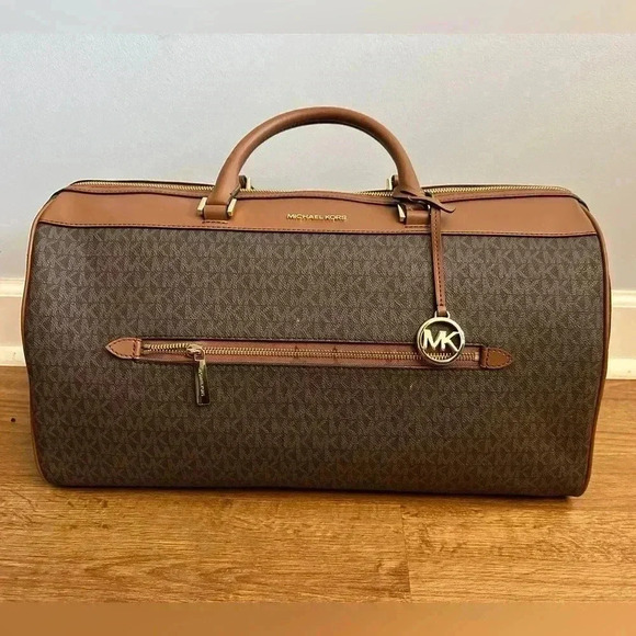 Michael Kors Jet Set XL Duffle Bag - Picture 2 of 4